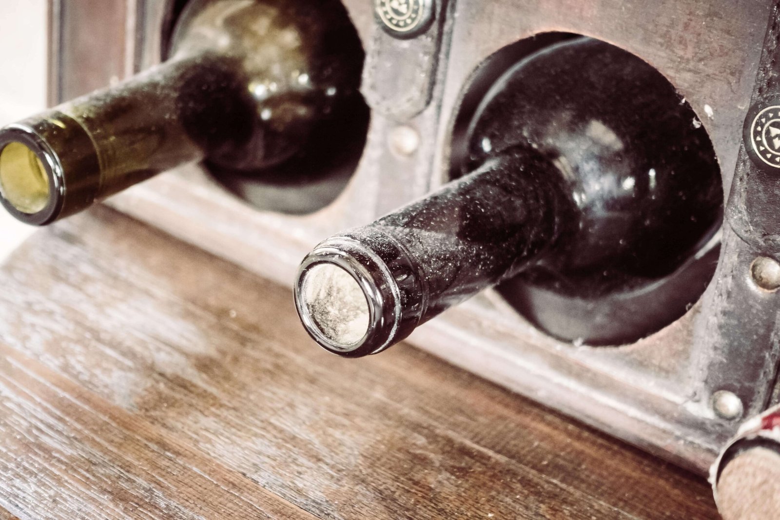 vintage-wooden-old-closeup-wine-min (1)