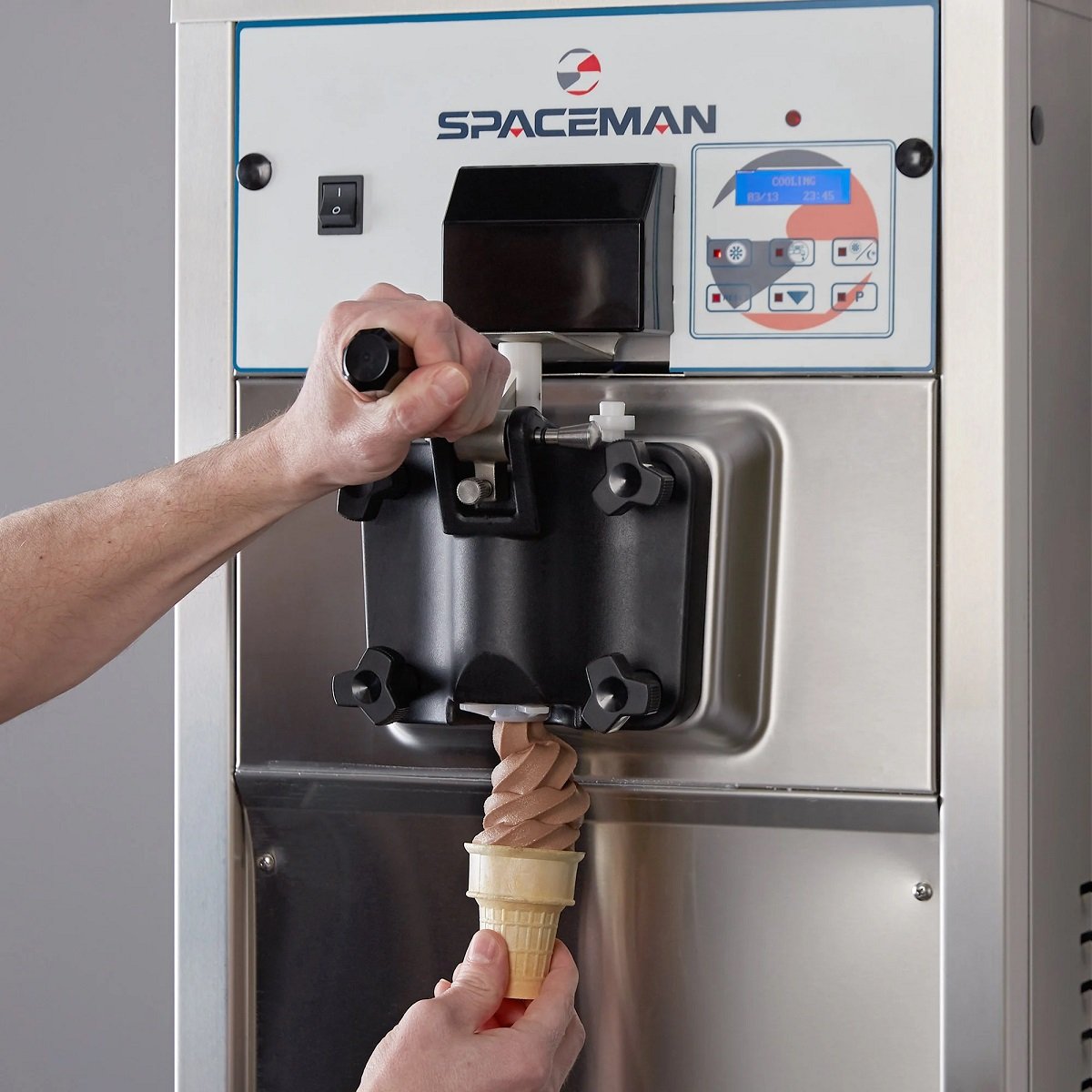 how-does-a-soft-serve-ice-cream-machine-work-1692092117
